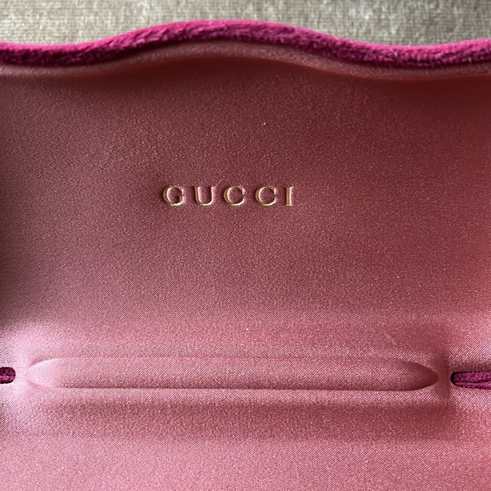 Gucci Hardcover Glasses Clamshell Case Red Velvet with Gucci Cleaning Cloth NWOT - Picture 8 of 8